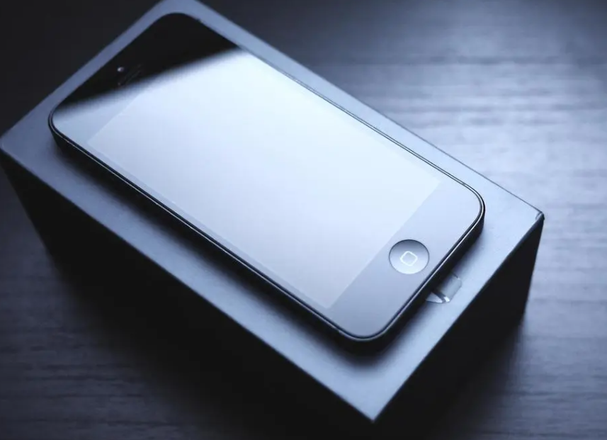 iPhone5怎么清除摄像头灰尘？苹果镜