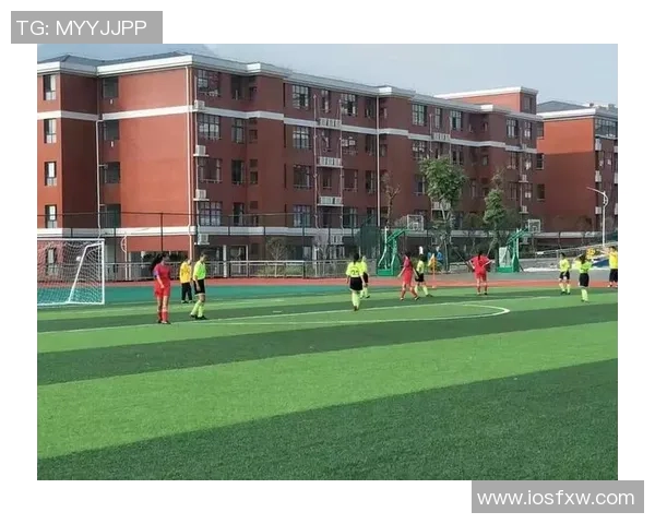 城南足球俱乐部迎战全本现代力争胜利展现团队实力与拼搏精神