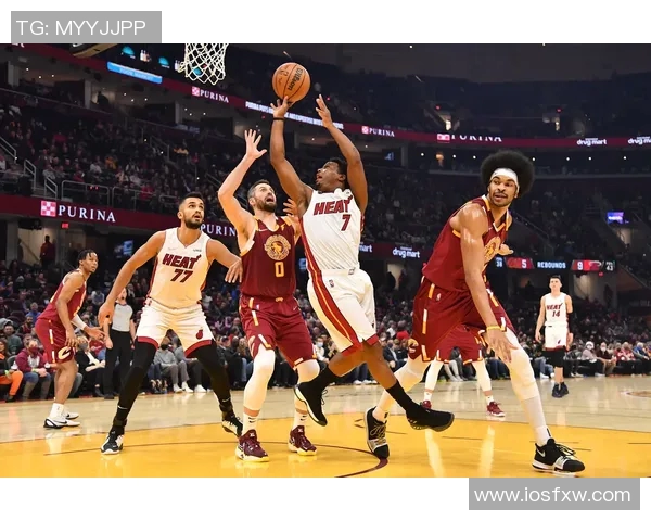 2013年NBA热火队与活塞队激战回顾精彩瞬间与赛季表现分析