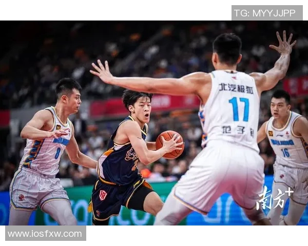 2015年CBA季后赛北京队与上海队激战回顾与精彩瞬间分析